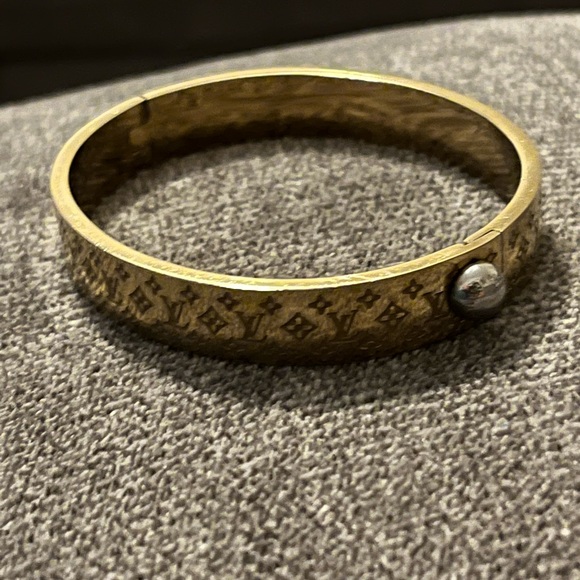 Louis Vuitton 
M00252 Nanogram Cuff - Picture 9 of 11